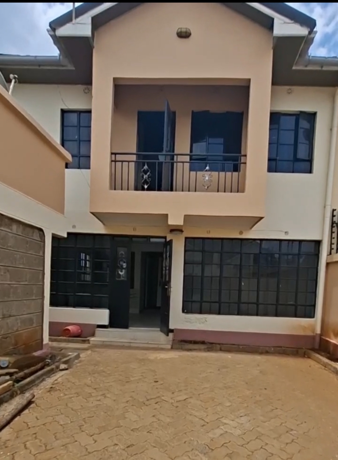 4 Bedroom Mansion, ensuite + Dsq, Ruiru Bypass, 80K