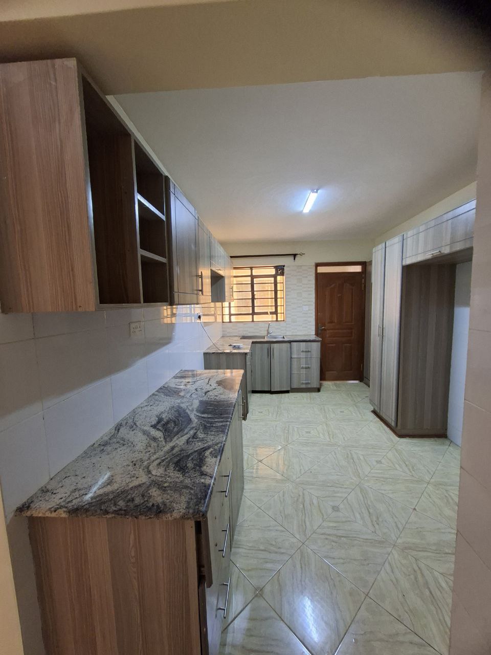 Modern 3 Bedroom Apartment, All en suite, Ruiru- Kihunguro, 45K