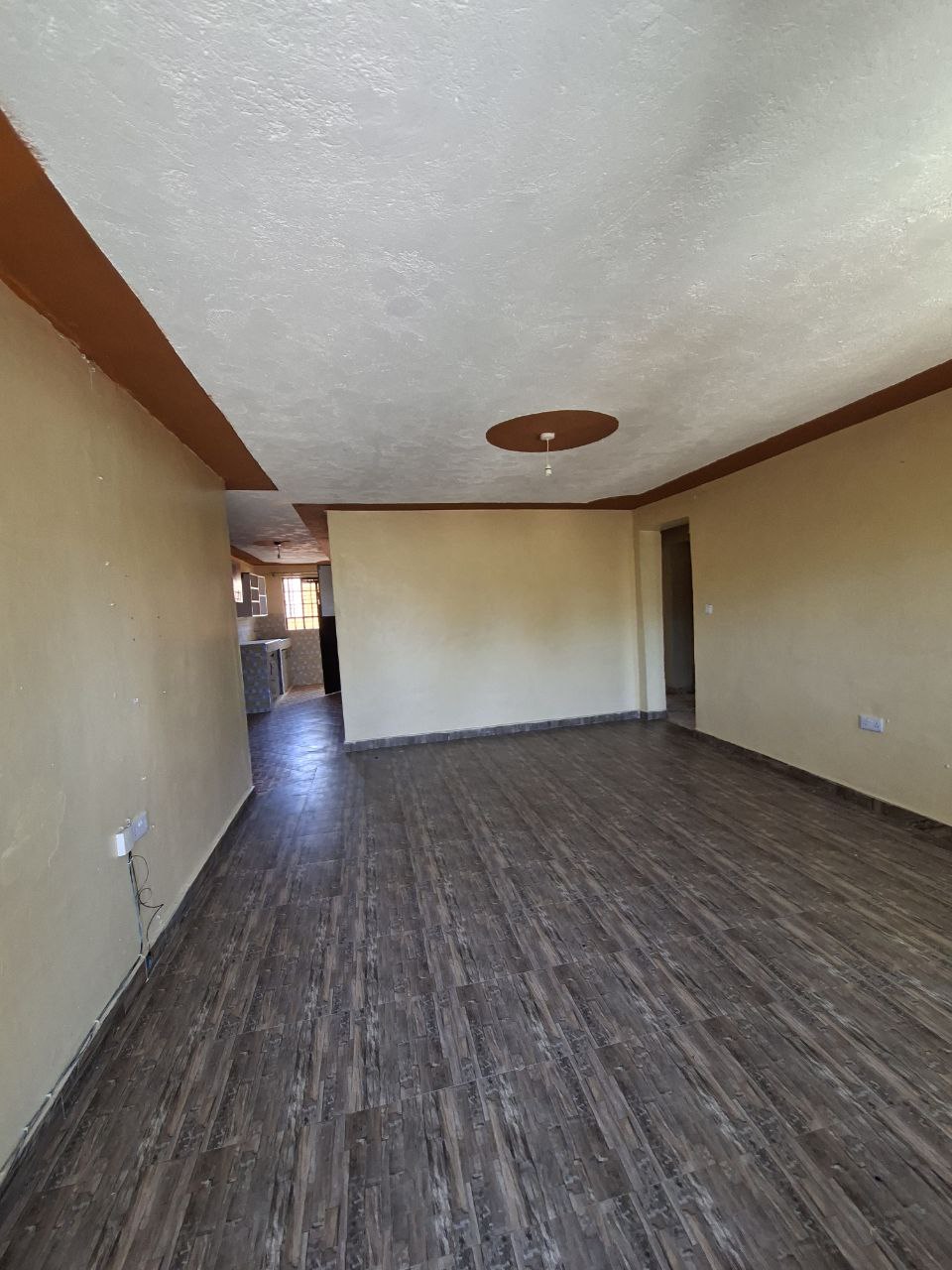 Spacious 3-Bedroom Apartment, Master En Suite, Kamakis, 35K