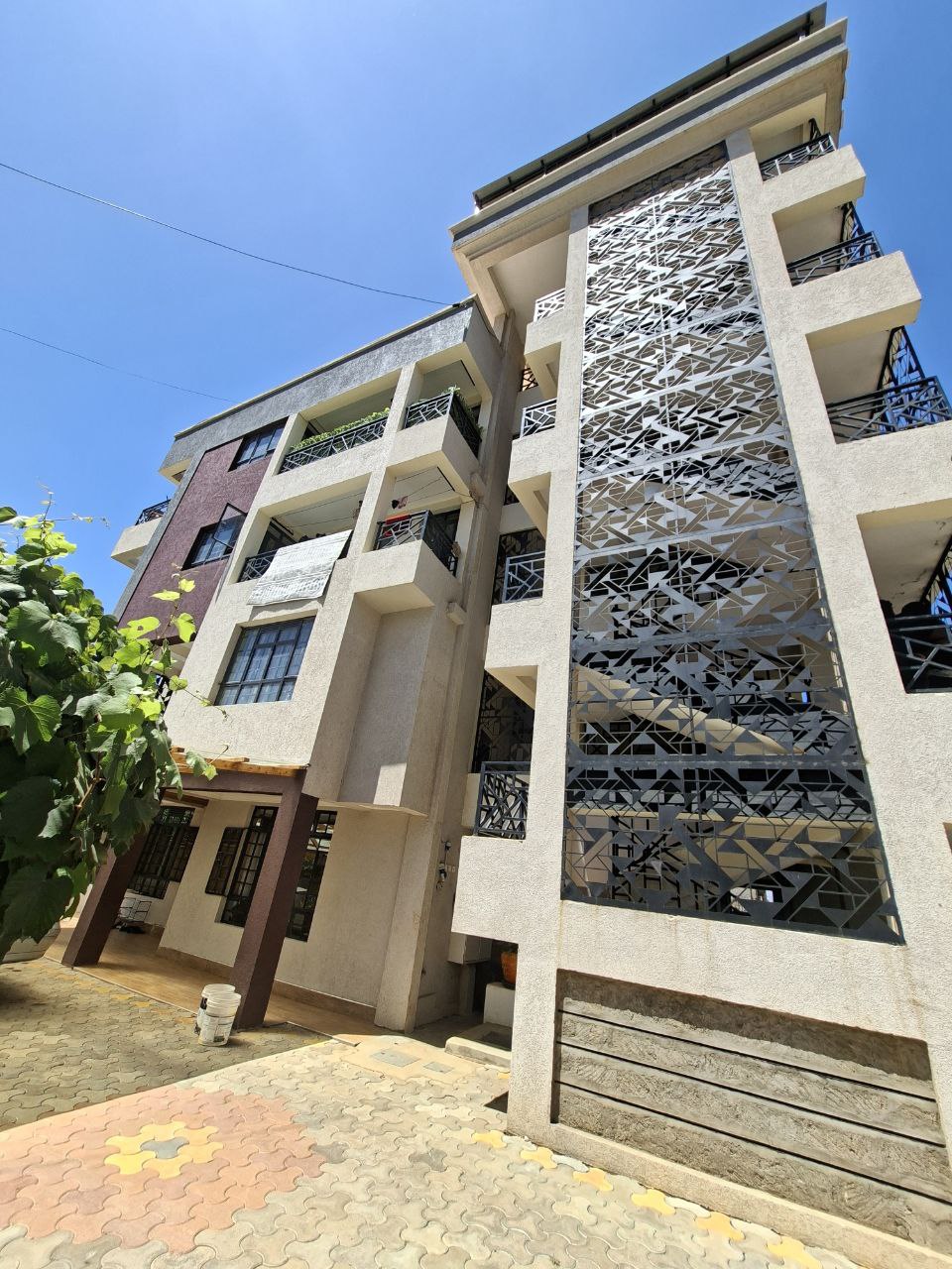 Elegant 1 Bedroom, Kamakis Eastern Bypass, 17K